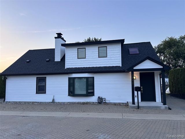 48481 Harbor Drive, Chesterfield, MI 48047