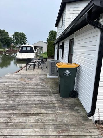 48481 Harbor Drive, Chesterfield, MI 48047