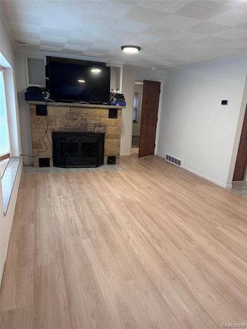 48481 Harbor Drive, Chesterfield, MI 48047