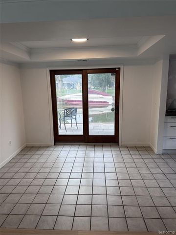 48481 Harbor Drive, Chesterfield, MI 48047