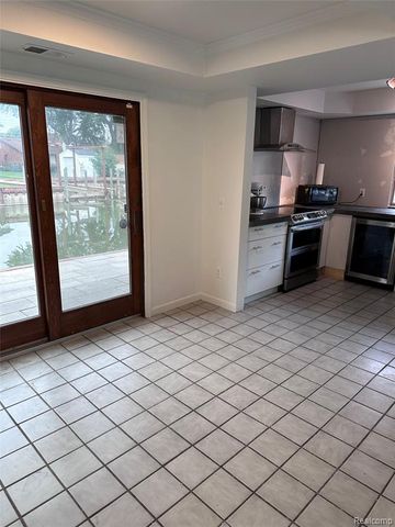 48481 Harbor Drive, Chesterfield, MI 48047