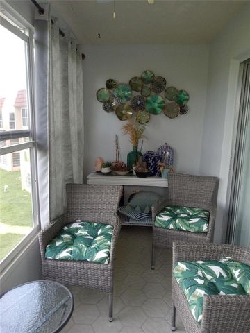 9020 Sunrise Lakes Boulevard 304, Sunrise, FL 33322