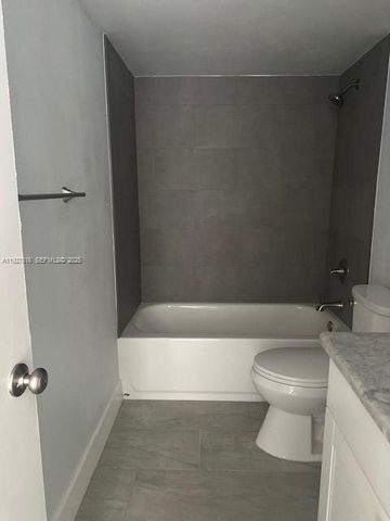 3905 N Nob Hill RD 304, Sunrise, FL 33351