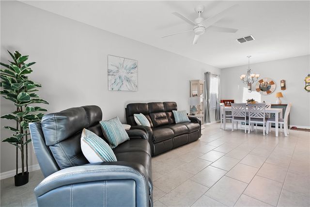 6187 Red Maple Manor, Vero Beach, FL 32966