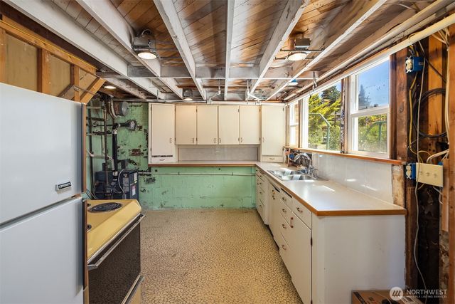 9421 190th Place SW, Edmonds, WA 98020