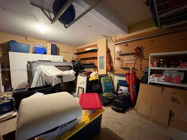 5902 SW 166th Ct, Miami, FL 33193