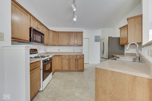 5712 Grassy Bank Drive, Indianapolis, IN 46237