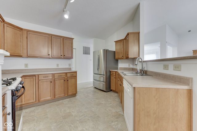 5712 Grassy Bank Drive, Indianapolis, IN 46237