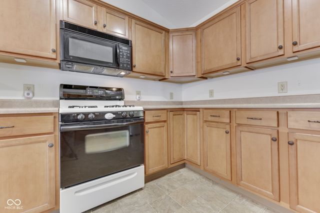 5712 Grassy Bank Drive, Indianapolis, IN 46237