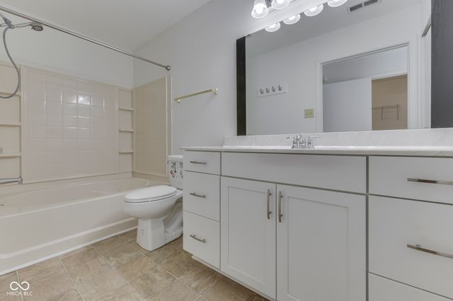 5712 Grassy Bank Drive, Indianapolis, IN 46237
