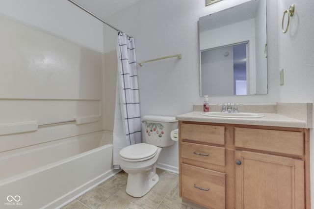 5712 Grassy Bank Drive, Indianapolis, IN 46237