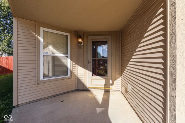 5712 Grassy Bank Drive, Indianapolis, IN 46237