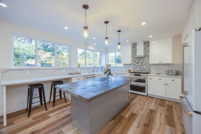 1790 Sunshine Valley Road, Moss Beach, CA 94038