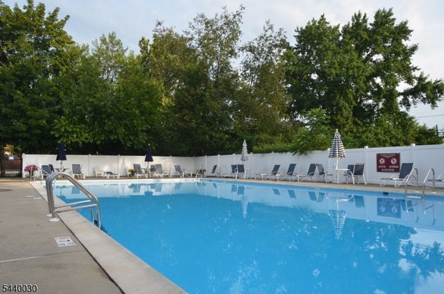 37 Sandra Circle 4, Westfield Town, NJ 07090