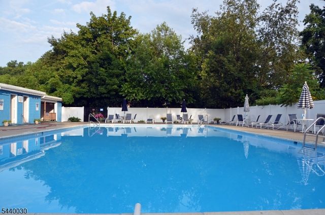 37 Sandra Circle 4, Westfield Town, NJ 07090