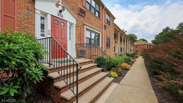37 Sandra Circle 4, Westfield Town, NJ 07090