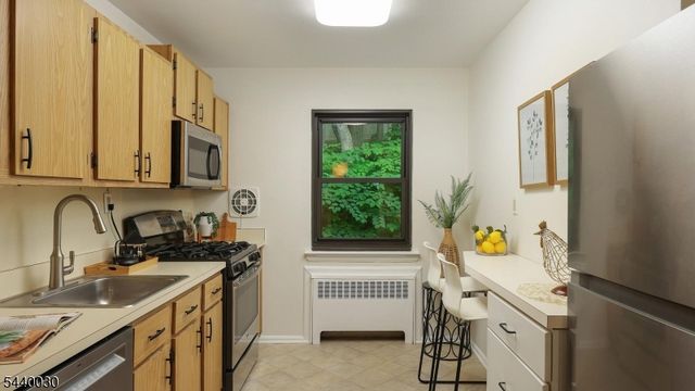 37 Sandra Circle 4, Westfield Town, NJ 07090