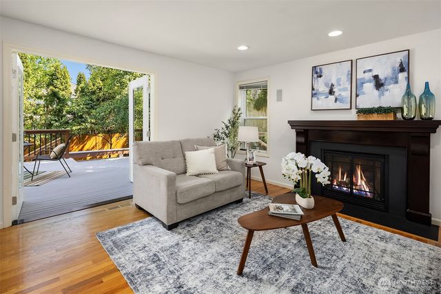 4718 191st Place NE, Sammamish, WA 98074