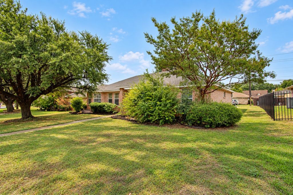 2040 Garden Crest Lane, Dallas, TX 75232 — photo 3