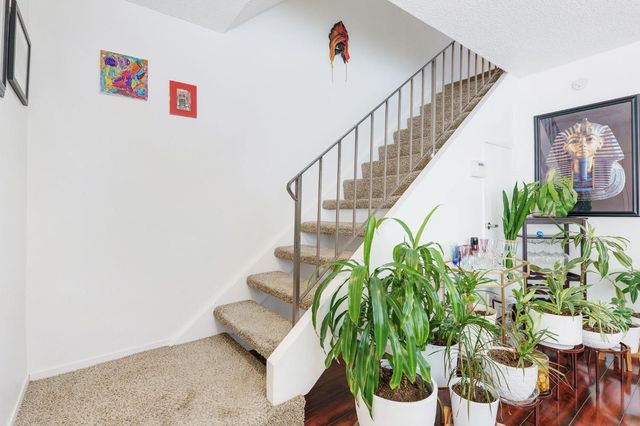 7570 Burgoyne Ln, Sacramento, CA 95823