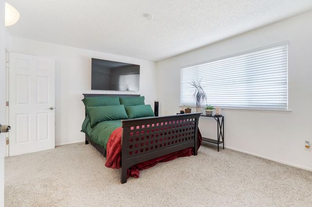 7570 Burgoyne Ln, Sacramento, CA 95823