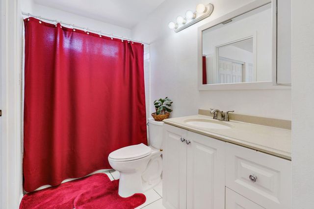 7570 Burgoyne Ln, Sacramento, CA 95823