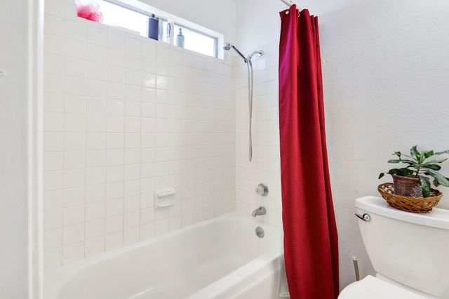 7570 Burgoyne Ln, Sacramento, CA 95823