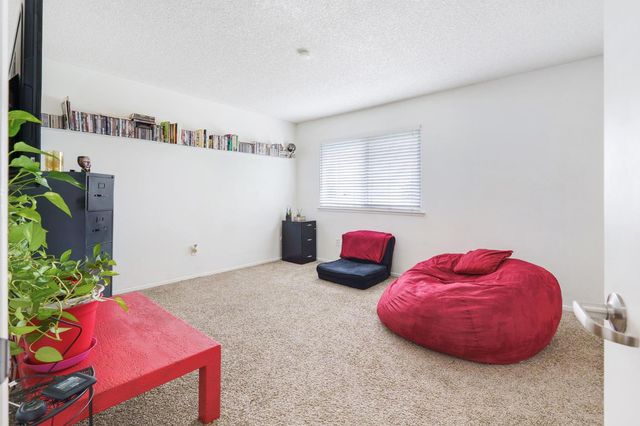 7570 Burgoyne Ln, Sacramento, CA 95823