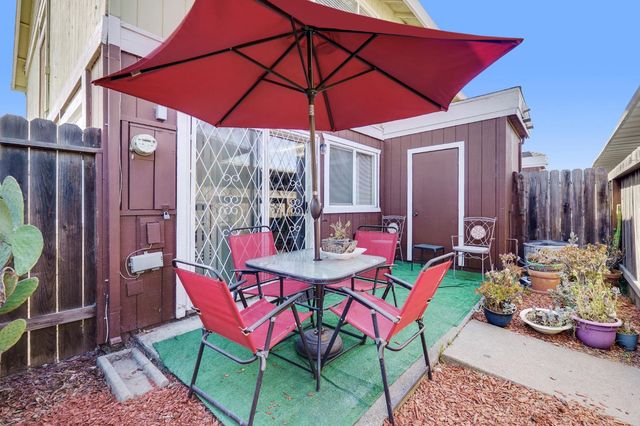 7570 Burgoyne Ln, Sacramento, CA 95823