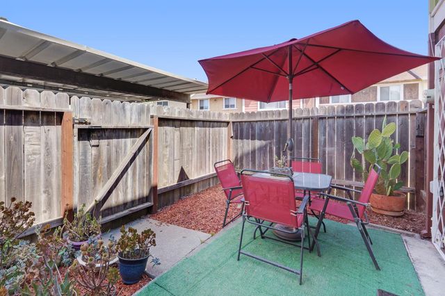 7570 Burgoyne Ln, Sacramento, CA 95823