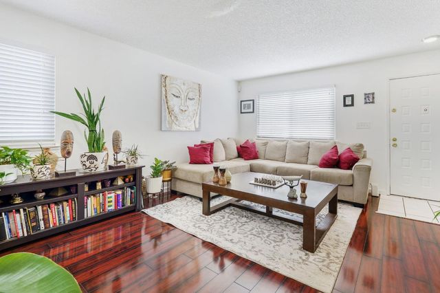 7570 Burgoyne Ln, Sacramento, CA 95823