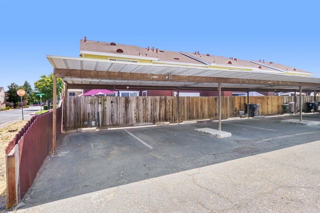7570 Burgoyne Ln, Sacramento, CA 95823