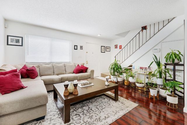 7570 Burgoyne Ln, Sacramento, CA 95823