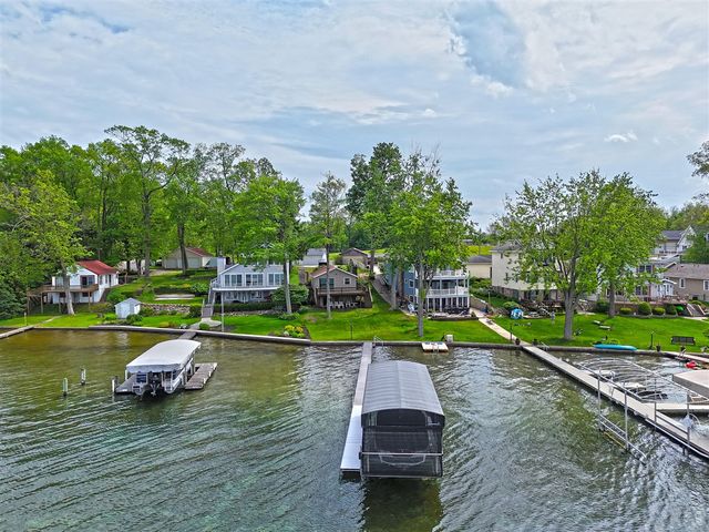 31050 Curran Beach, Dowagiac, MI 49047