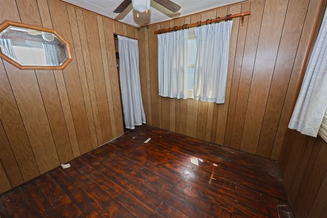 31050 Curran Beach, Dowagiac, MI 49047