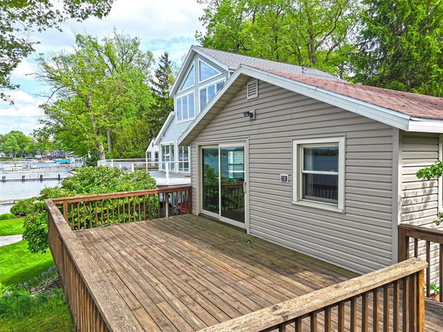 31050 Curran Beach, Dowagiac, MI 49047