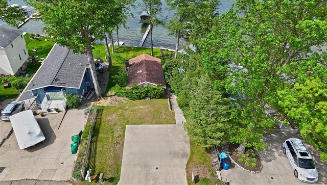 31050 Curran Beach, Dowagiac, MI 49047