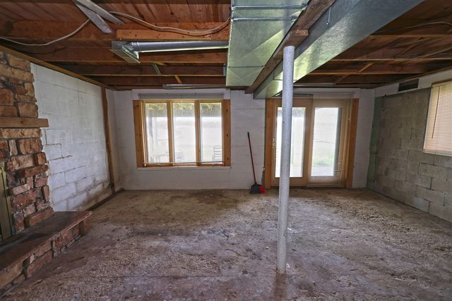 31050 Curran Beach, Dowagiac, MI 49047