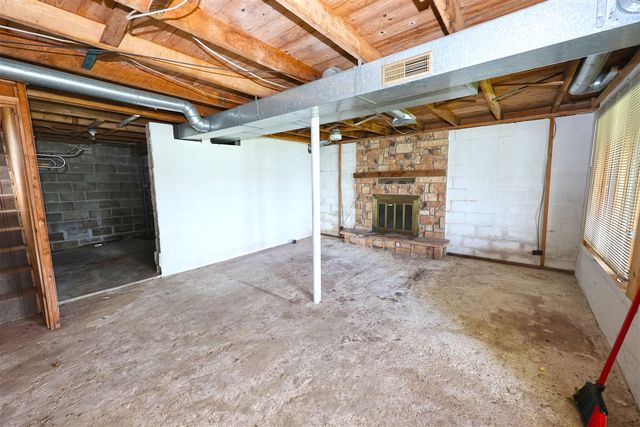 31050 Curran Beach, Dowagiac, MI 49047