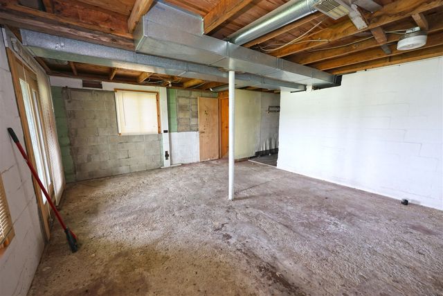 31050 Curran Beach, Dowagiac, MI 49047