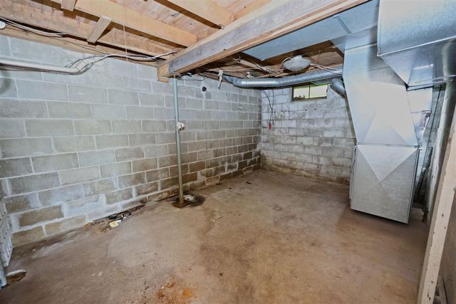 31050 Curran Beach, Dowagiac, MI 49047