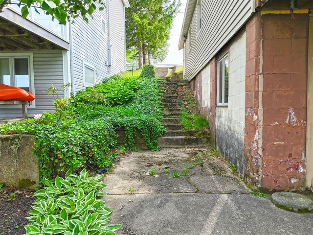 31050 Curran Beach, Dowagiac, MI 49047