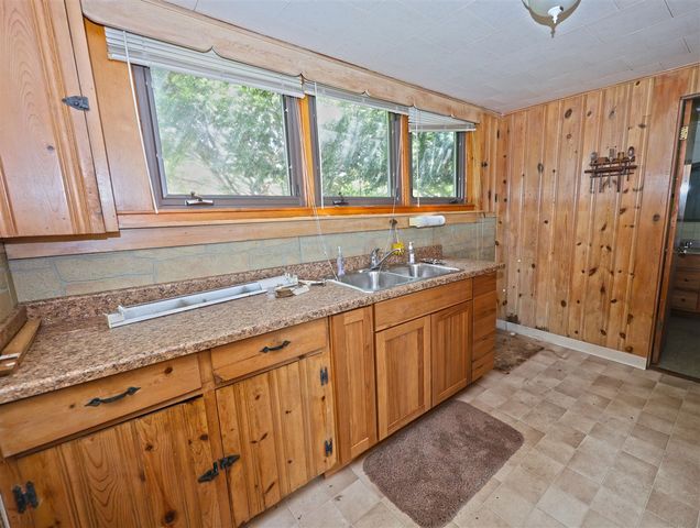 31050 Curran Beach, Dowagiac, MI 49047