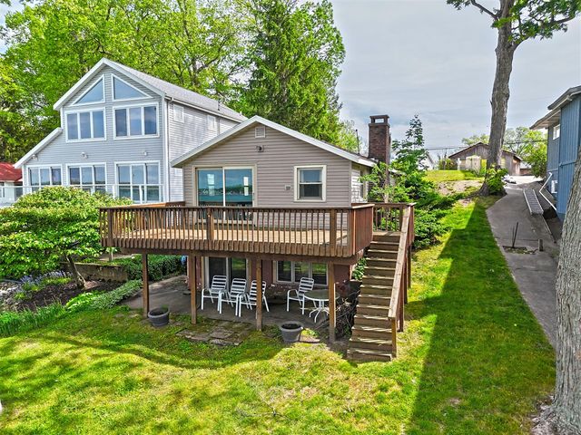 31050 Curran Beach, Dowagiac, MI 49047