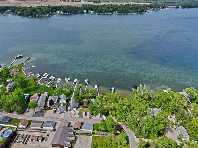 31050 Curran Beach, Dowagiac, MI 49047