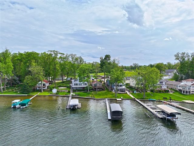 31050 Curran Beach, Dowagiac, MI 49047