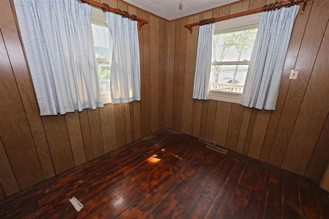31050 Curran Beach, Dowagiac, MI 49047