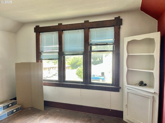 385 Se TOWNSHIP Rd, Canby, OR 97013