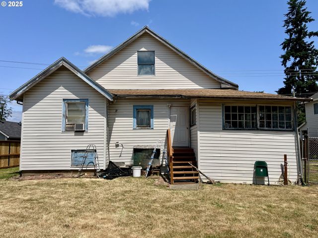 385 Se TOWNSHIP Rd, Canby, OR 97013