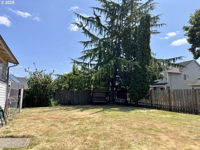 385 Se TOWNSHIP Rd, Canby, OR 97013